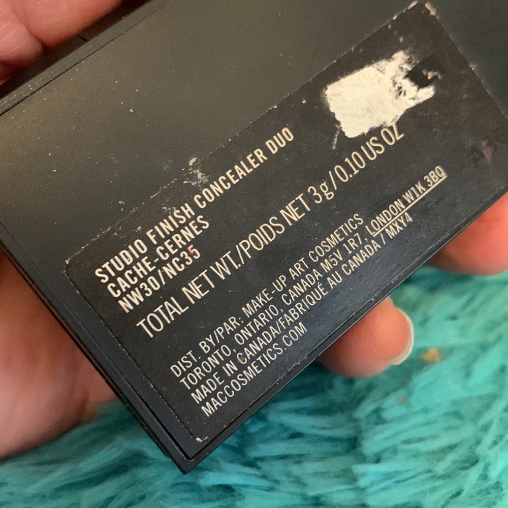 EACH. MAC DUO Concealers - Picture 4 of 8